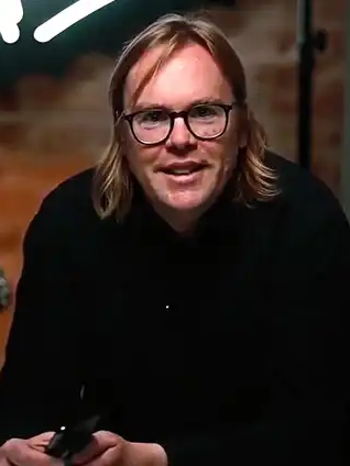 Portr&auml;t von Nils Hasenau.